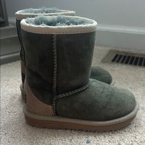 Ugg kids 
Cozy Green Suede Boots with Shearling Lining